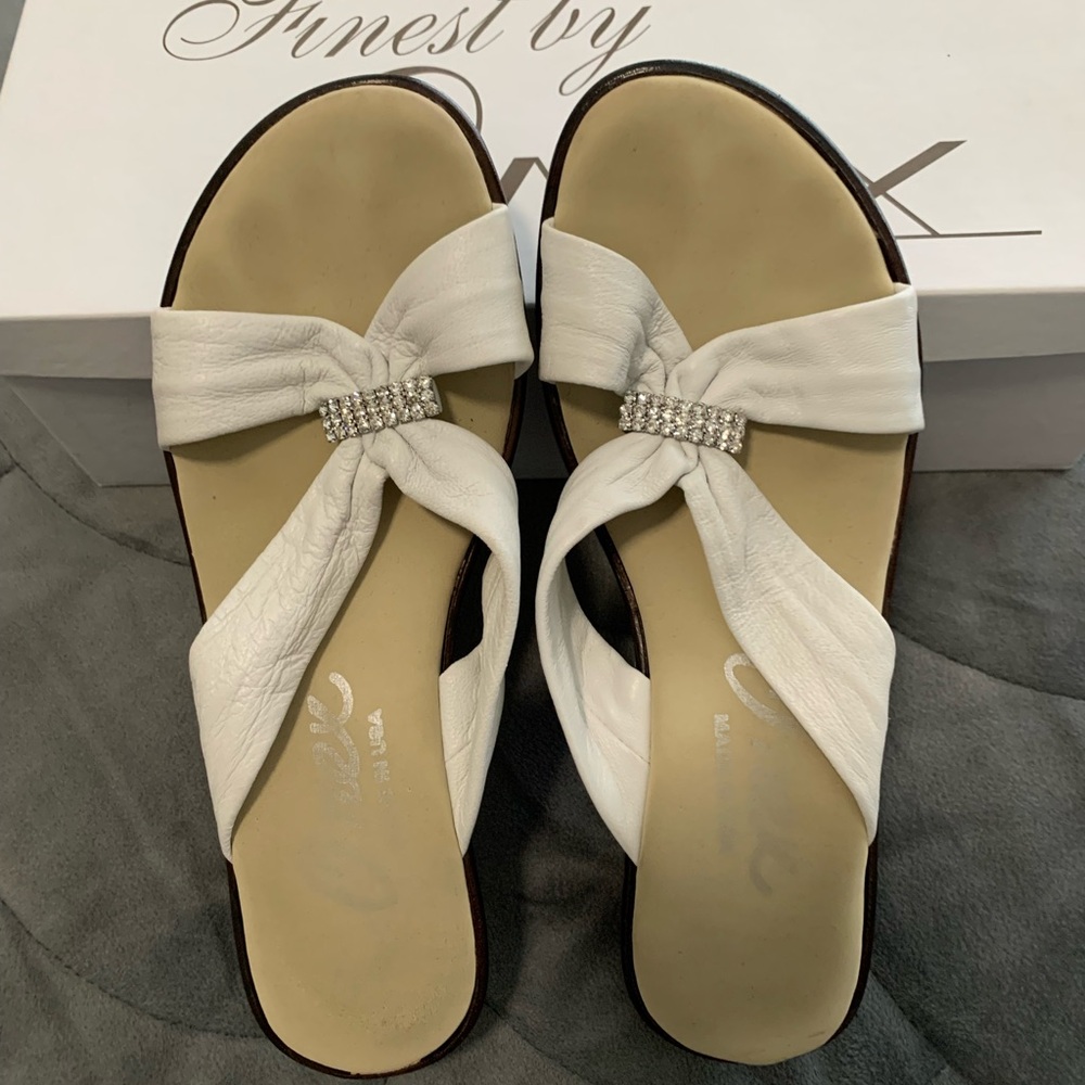Women’s size 5 white Onex sandals